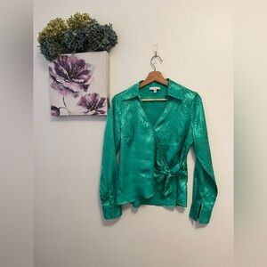 Maison D’Amelie green front knot top- Small PTP 19inch